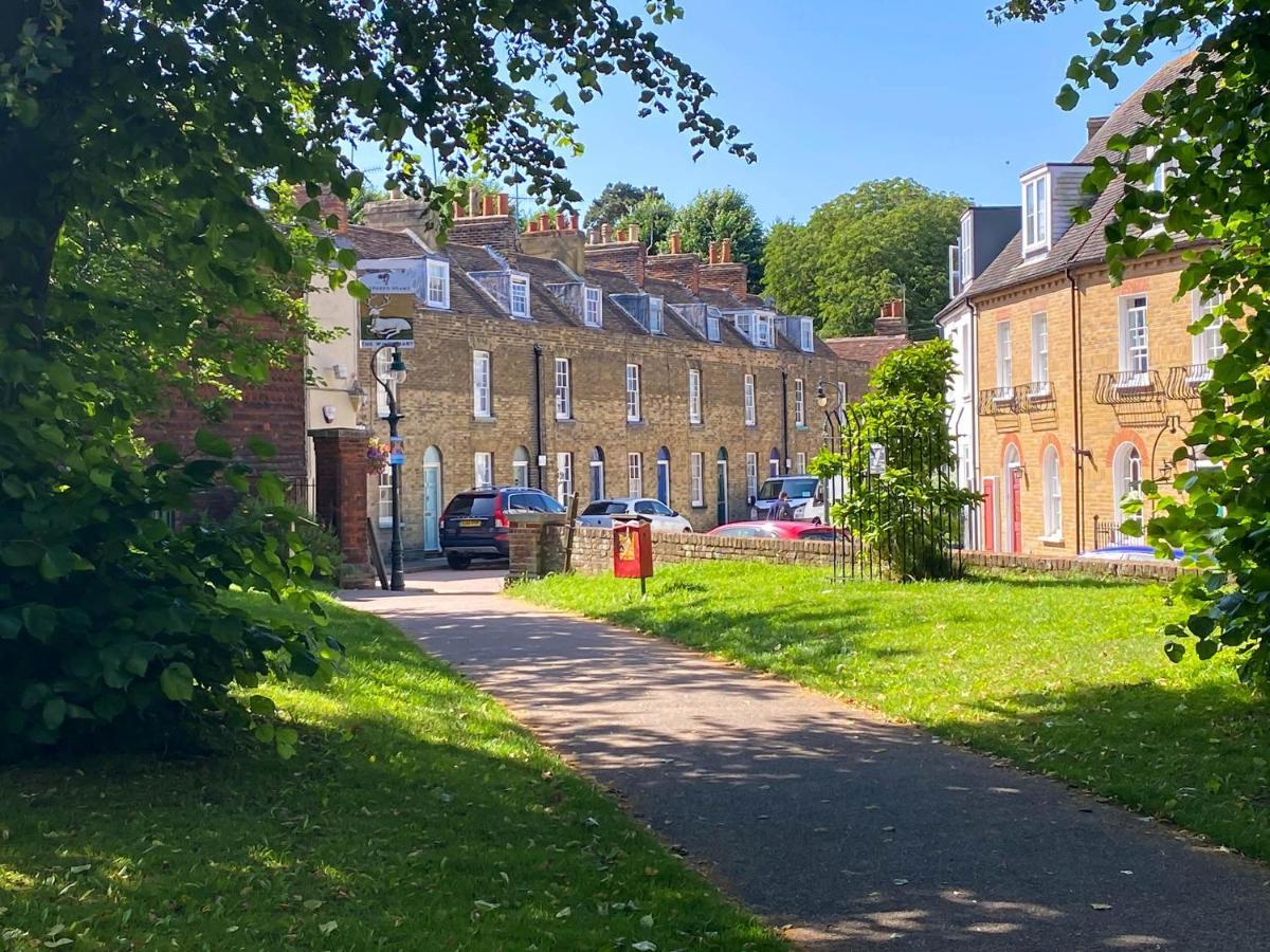 Two Bedroom House In Canterbury City Centre Exterior photo